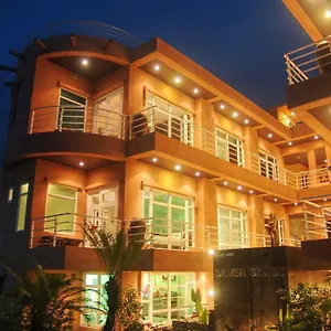 3* Semesteranläggning (resort) Silver Sands -