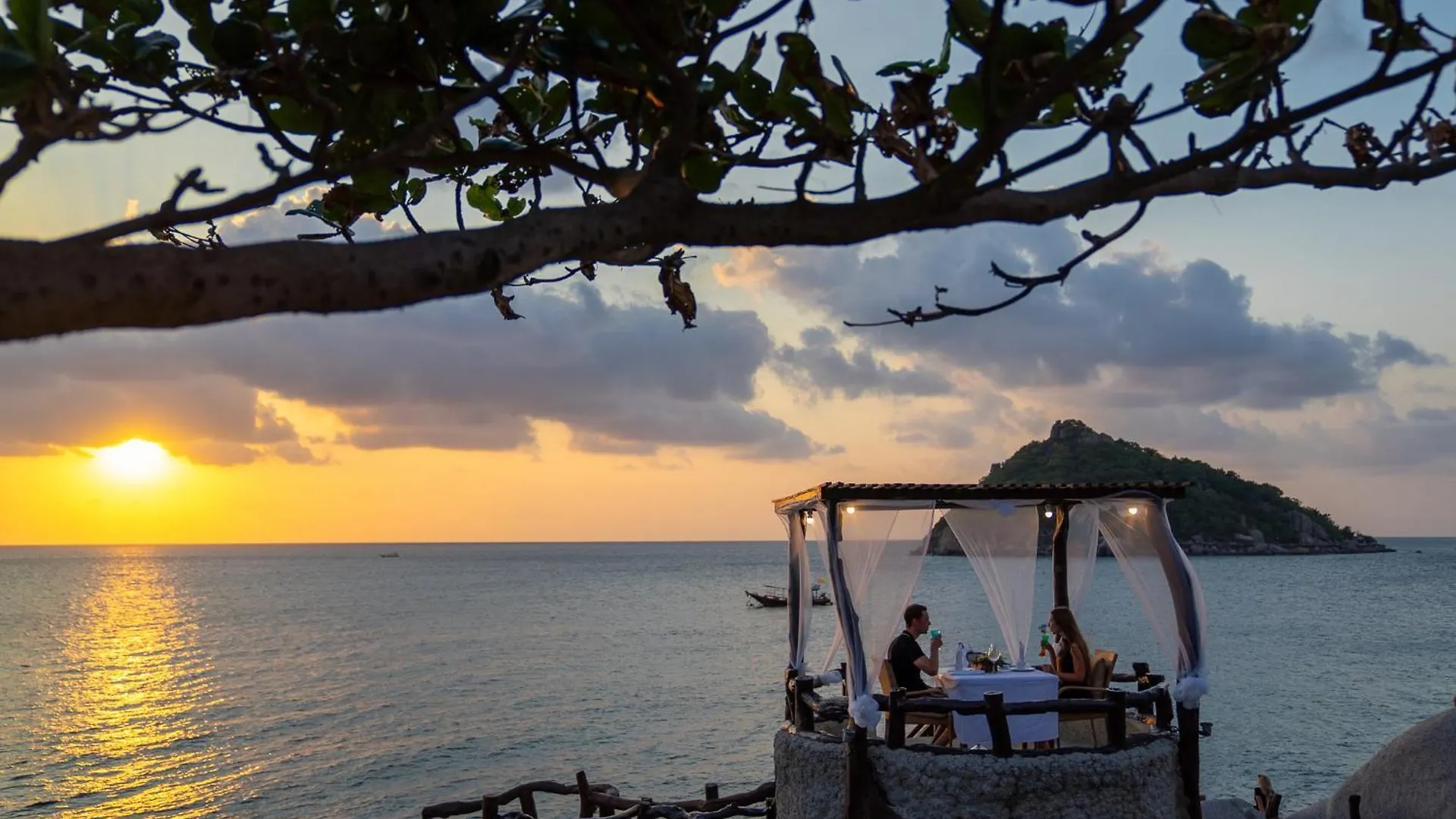 Dusit Buncha Resort Ko Tao 4*,