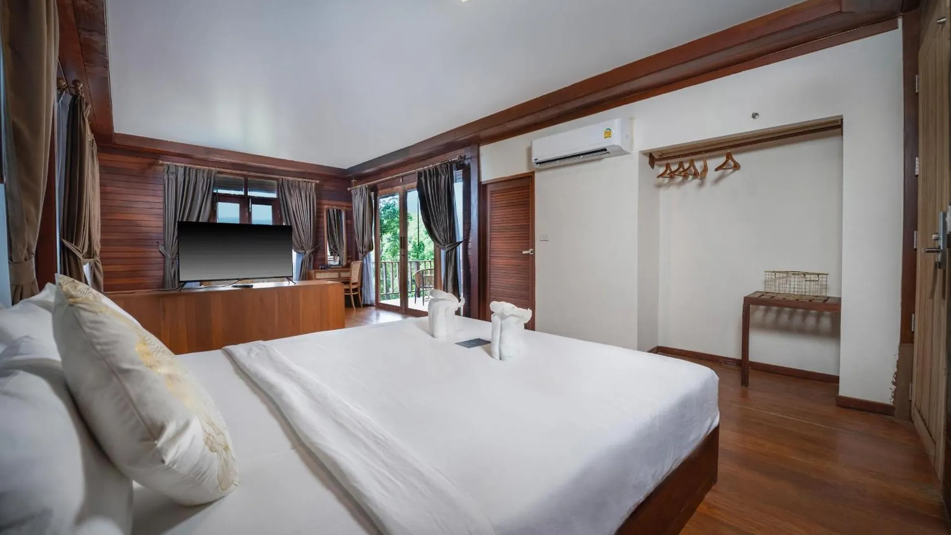 Dusit Buncha Resort Ko Tao 4*,